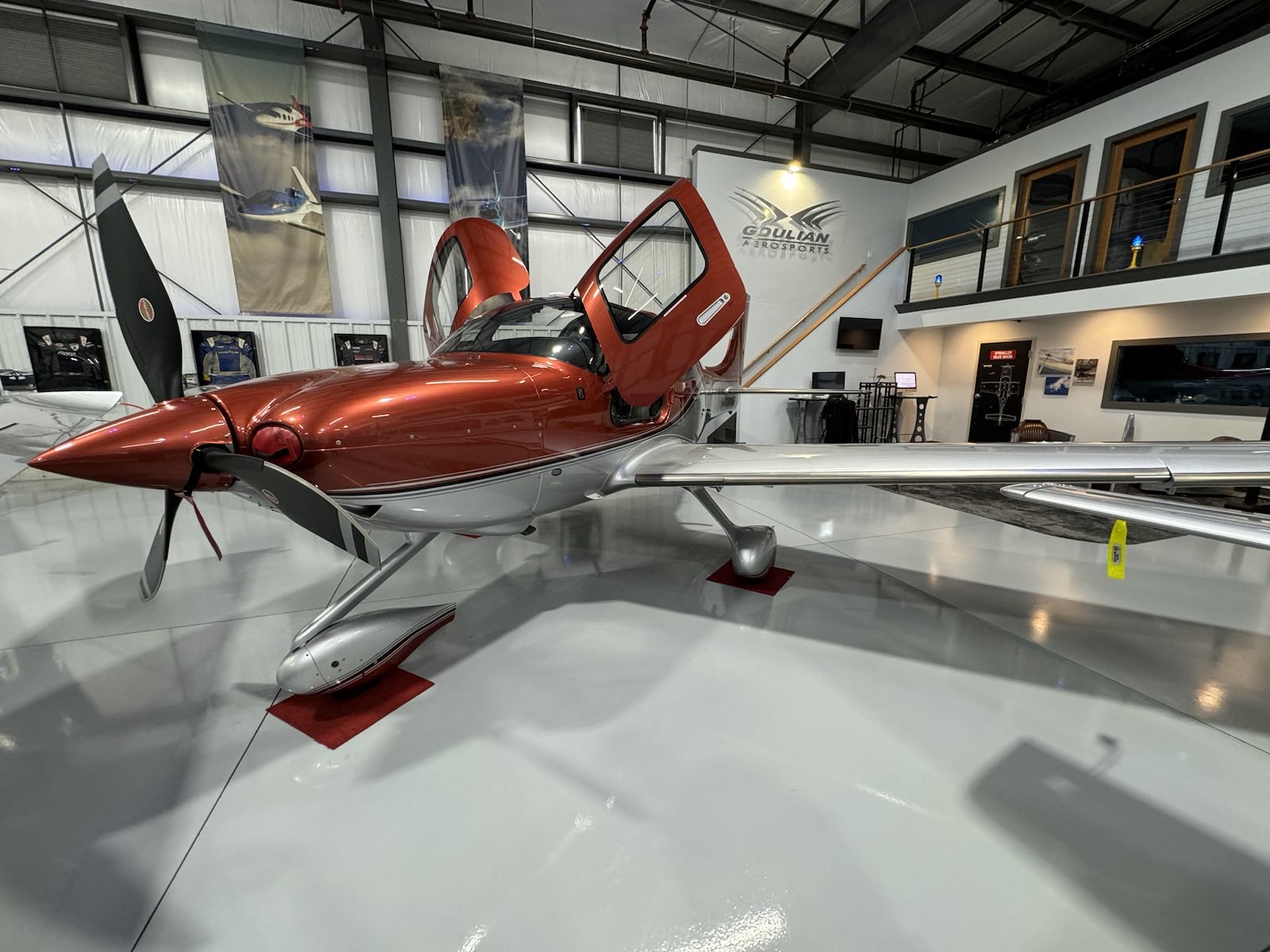 Cirrus SR22T exterior
